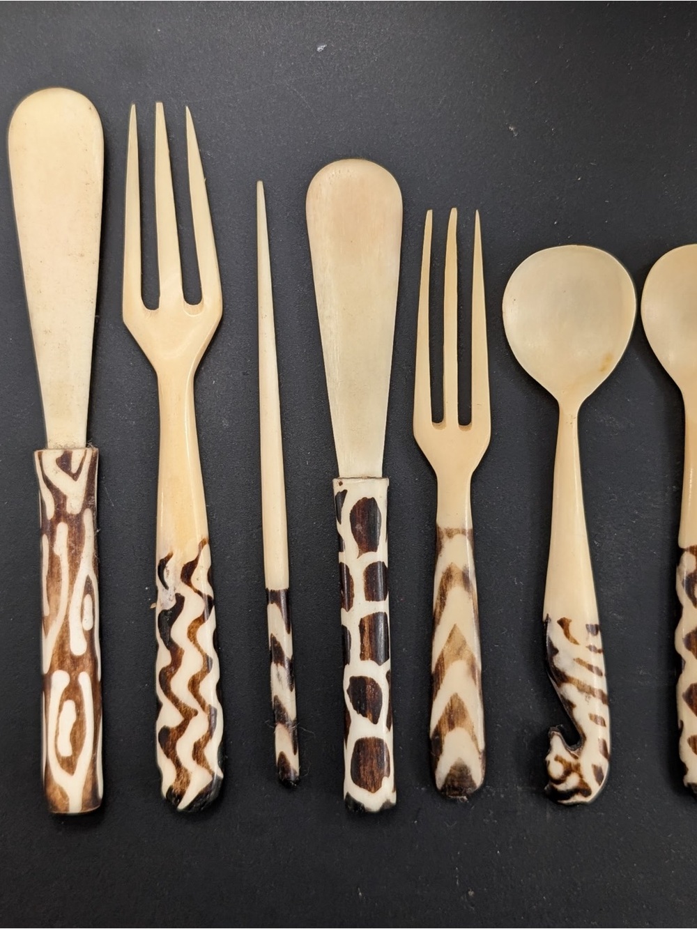 Kenyan Handcrafted Brown & Cream Hors D’oeuvres Set